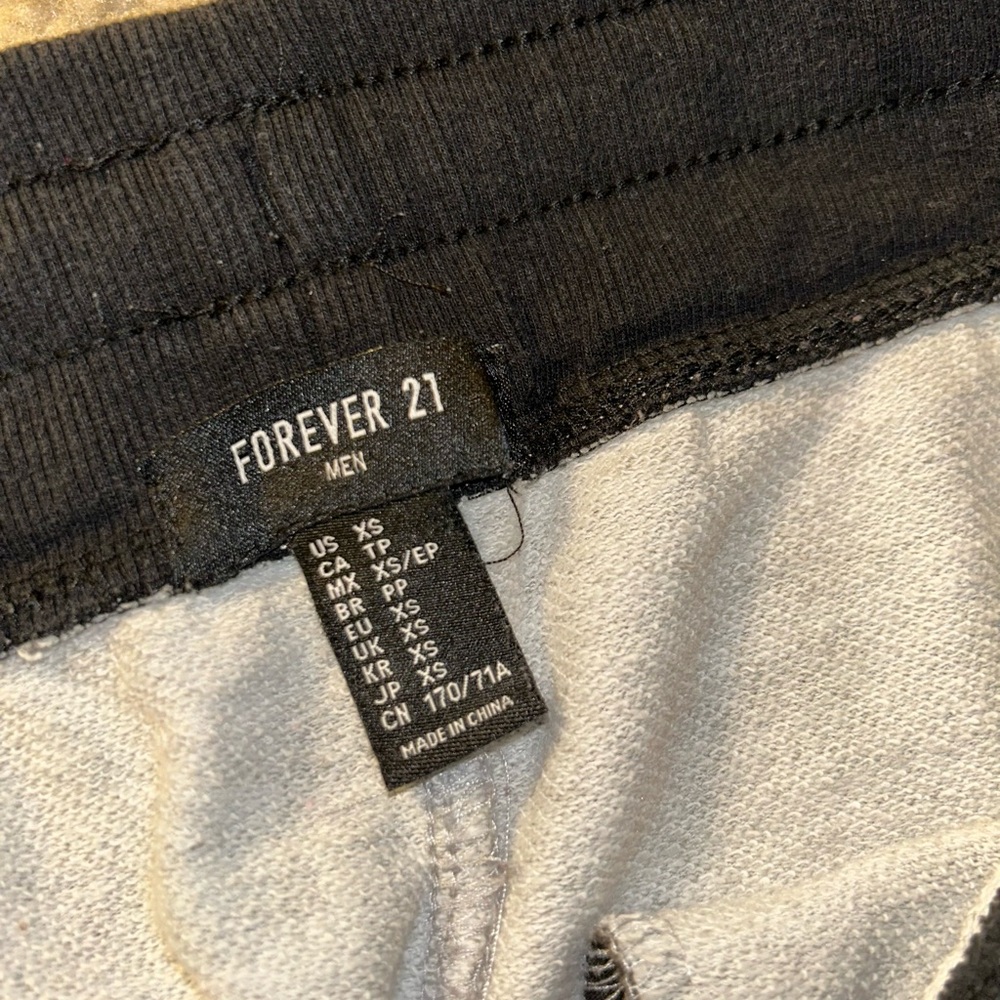 Forever 21 - Picture 4 of 4